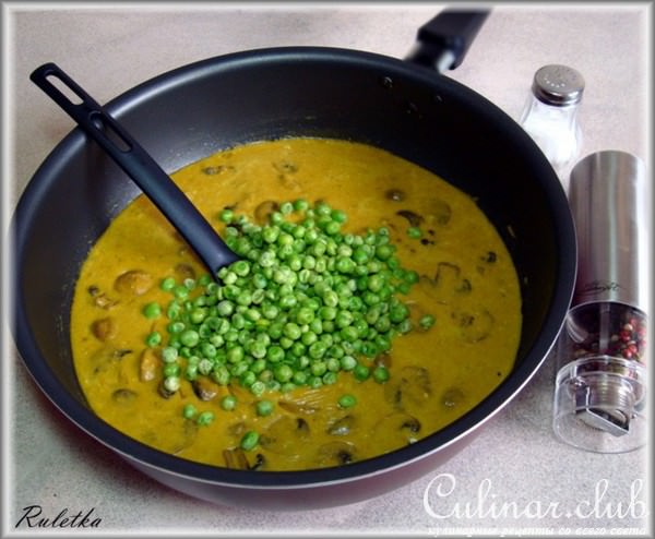 Карри с шампиньонами и индейкой.
