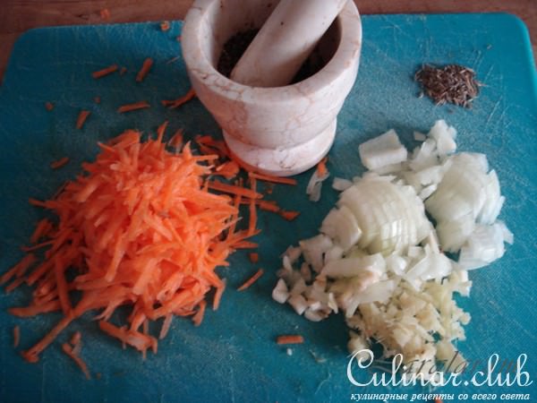 Фальшивый плов (с курицей, ягодами и орехами)