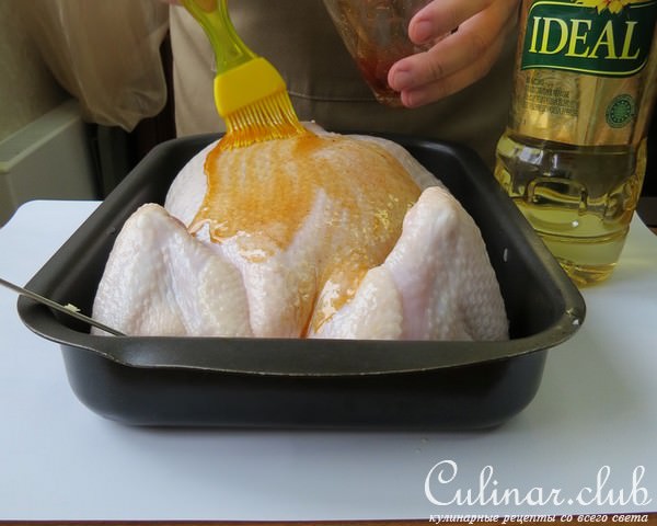 Золотая курочка, фаршированная сырными роллами из блинов