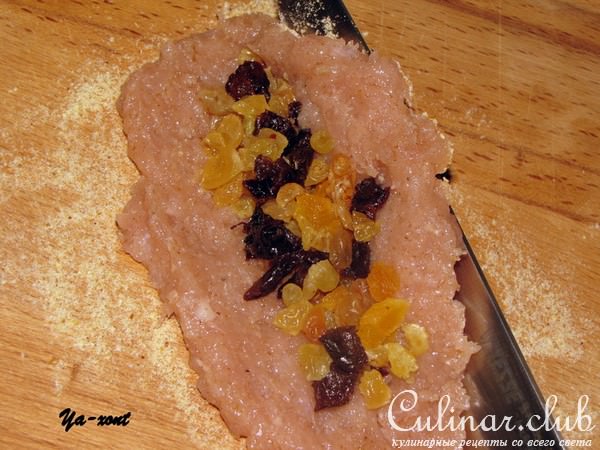 Куриные зразы с сухофруктами и гарниром из печёных перцев
