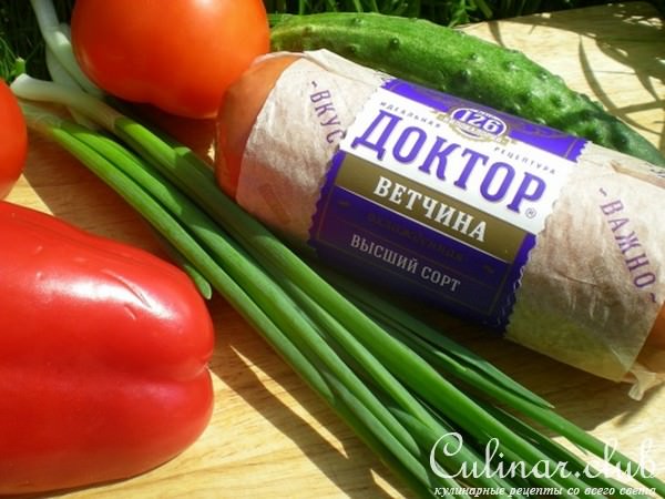 Рулет из целой курицы с ветчиной