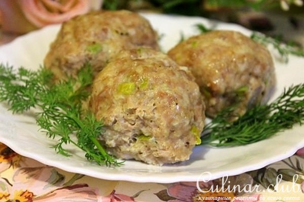 Паровые куриные тефтели с овсяными хлопьями