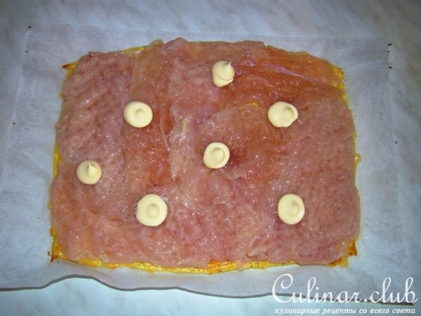 Рулет из курицы с сыром и шпинатом
