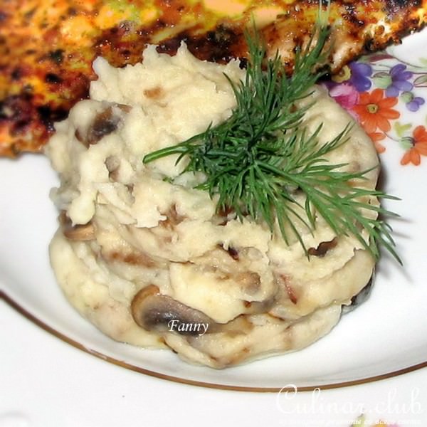 Картофельное пюре с грибами для нежной курочки по-итальянски