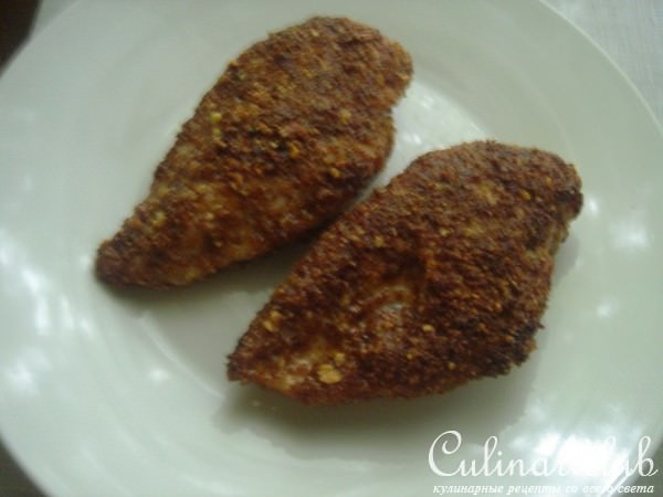 Куриная грудка в миндальной панировке и с апельсиновым соусом