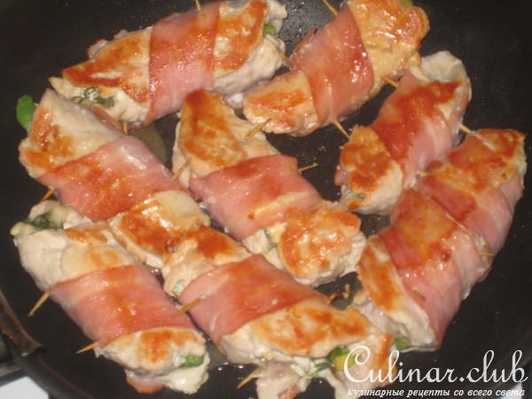 Рулетики куриные с заморской начинкой.