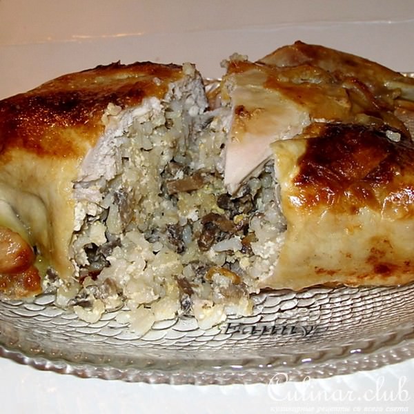 Курица без костей, фаршированная рисом и грибами