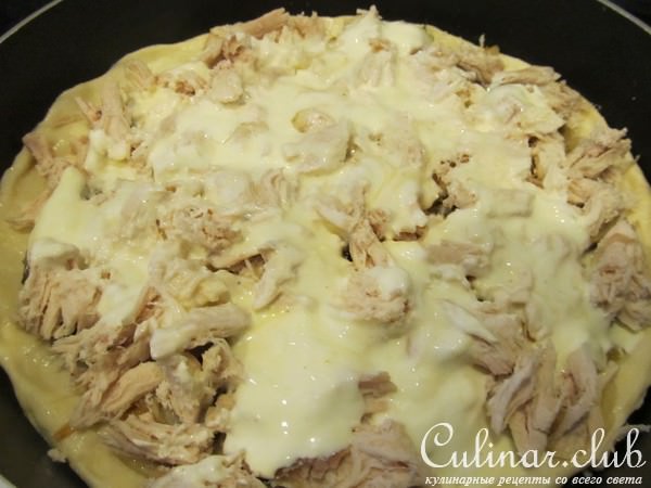Пирог с куриным филе и грибами на скорую руку