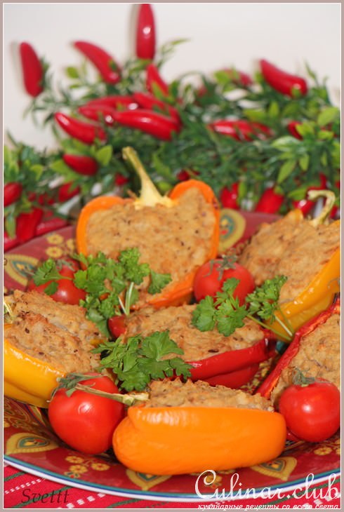 Перец фаршированный сложносочиненной начинкой с ореховым вкусом