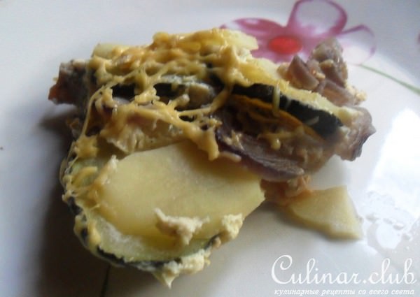 Индейка с кабачками, луком и картофелем