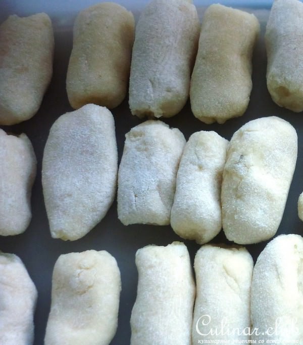 Куриное филе в панировке и ньокки в чесночно-грибном соусе