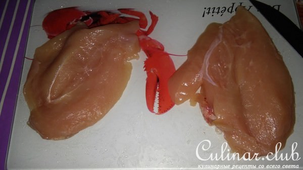 Нежная курочка с помидором и каперсами и рисовые крокеты с моцареллой и креветками.