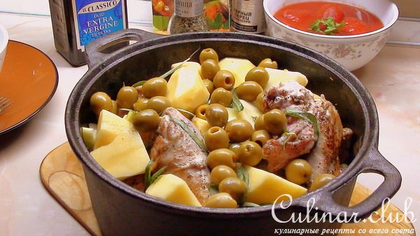 Курочка с картошечкой, тушённая почти в печи, с оливками и помидорами.