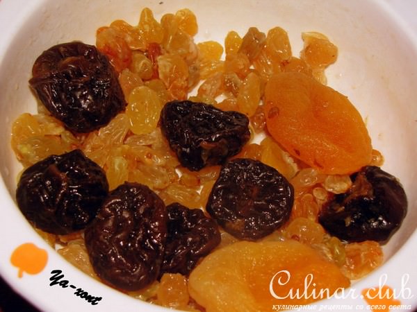 Куриные зразы с сухофруктами и гарниром из печёных перцев