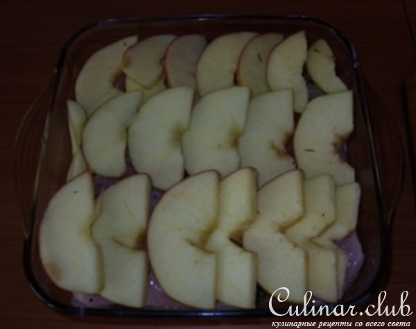 Куриная грудка, запеченная с яблоками и лимоном