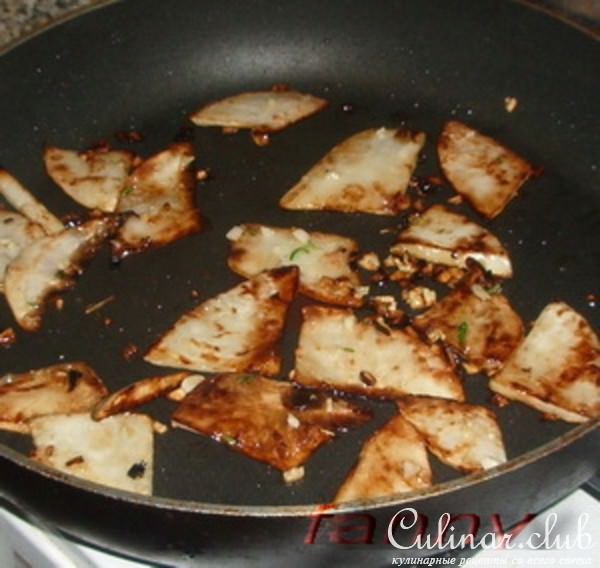 Фаршированные куриные грудки с сельдереем