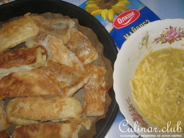 Рыба с сырным суфле, запеченная под майонезом.