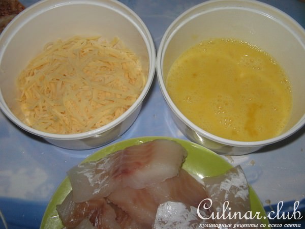 Рыба с сырным суфле, запеченная под майонезом.