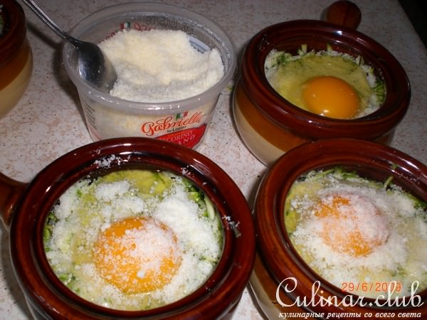Рыба в горшочке с овощами,яйцом и сыром