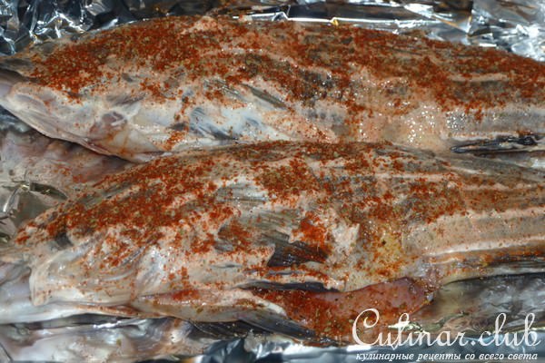Запеченная рыба (один из самых простых и вкусных способов)