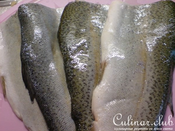 "Сандвич" из речной форели с прослойкой из овощей и креветок