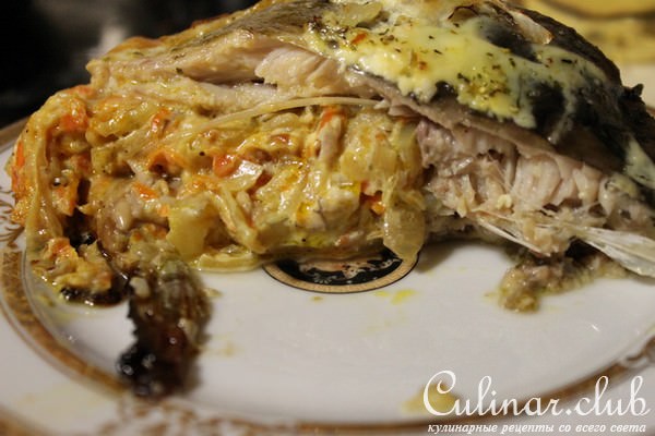 Карп запеченный с овощами