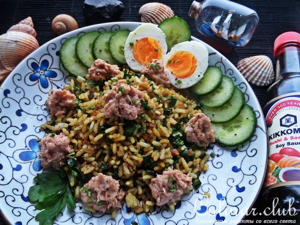 Рис с карри и тунцом