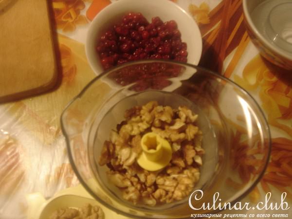 Запеченные рулетики из свежей сельди с брусникой