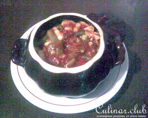 Хек, запеченный в горшочке, с овощами
