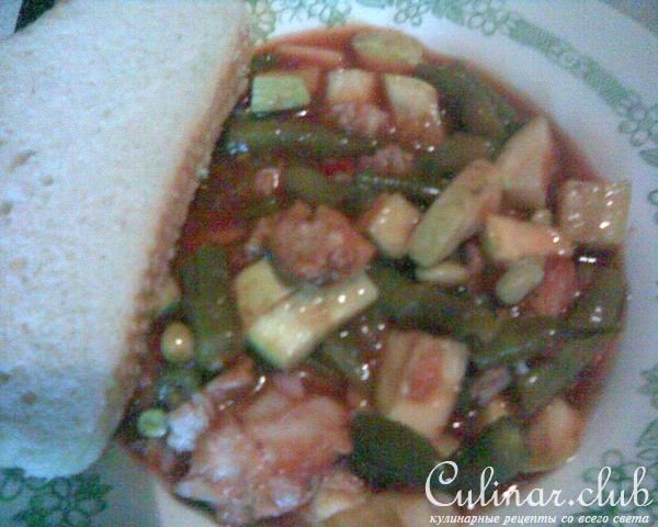 Хек, запеченный в горшочке, с овощами