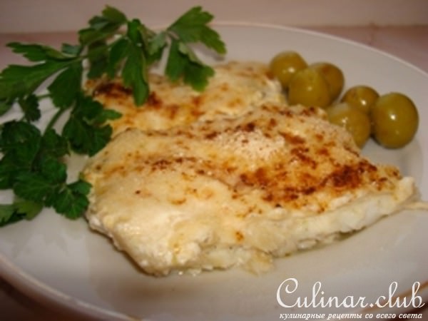 Камбала с оливками запеченая