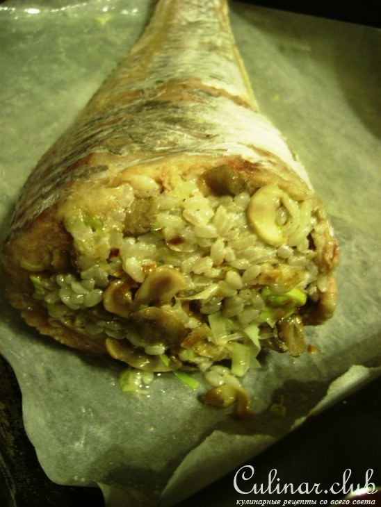 Треска, фаршированная рисом с грибами.