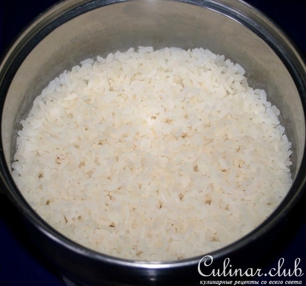 Камбала жареная по-корейски с рисом и овощами на гарнир