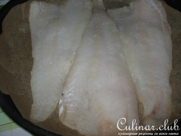 Рыба запеченная под свеклой с грецкими орехами.