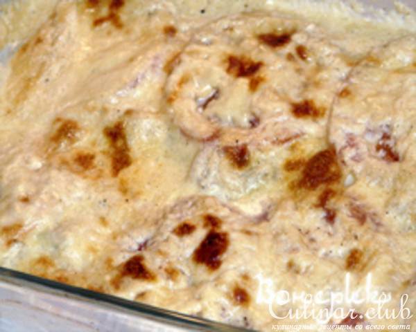 Рыбное филе с сыром и помидорами.