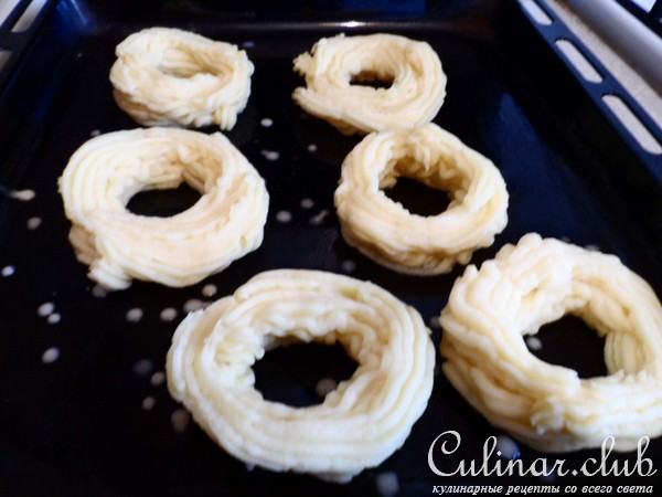 Рыбные палочки с картофелем и грибами.