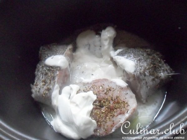Треска в сметане с овощами