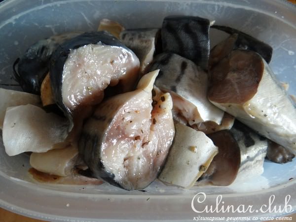 Скумбрия, запеченная с кабачками