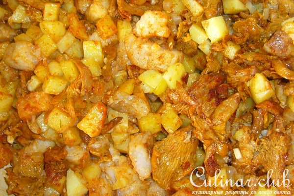 Жаркое в горшочках с рыбкой и грибами