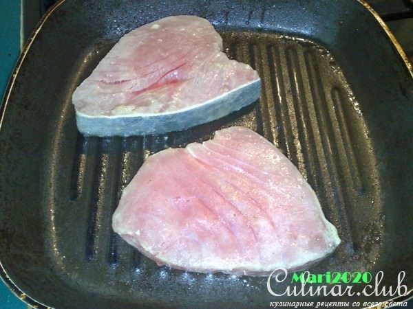 ТУНЕЦ,ЖАРЕННЫЙ С ПЕРСИКАМИ