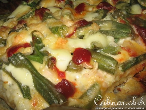 Рыба запеченная со стручковой фасолью.