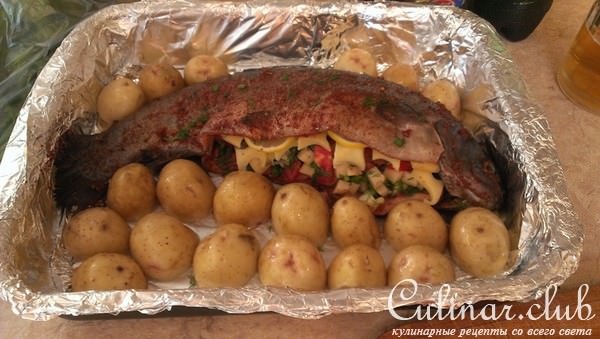 Форель запеченая, с картофелем