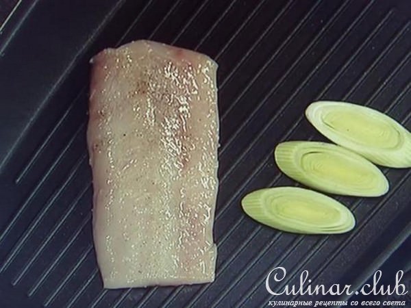 Муксун с папоротником и кедровым соусом