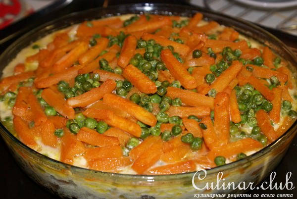 Форель запеченная под шубой из грибов , тыквы и горошка