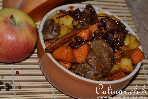 Куриная печень с тыквой, яблоками и корицей