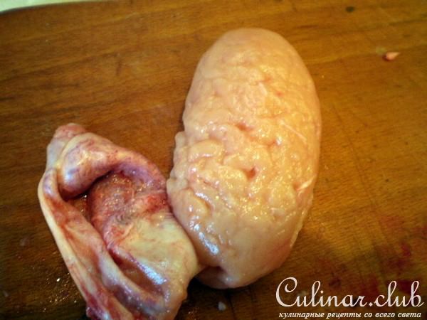 Бычьи яйца с рисом и винно-горчичным соусом