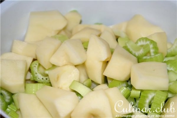 Куриная печень с овощами в горшочках