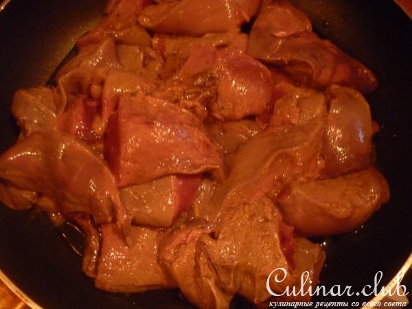 Говяжья печень с банановом соусом