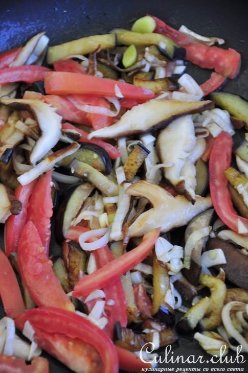 Острый рис с шиитаке, овощами и шашлычками из куриной печени