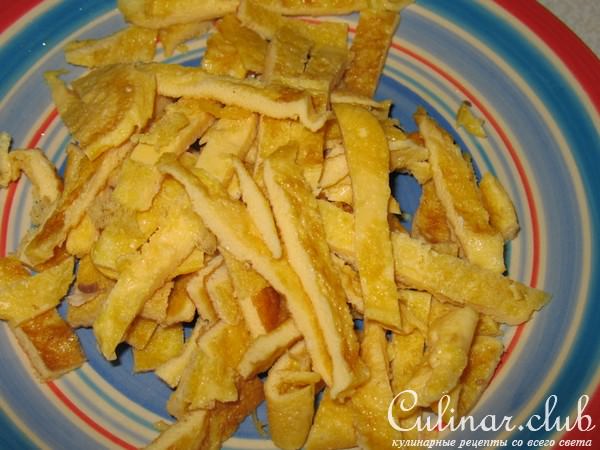 Печенка с грибами и яйцами в сливочном соусе.